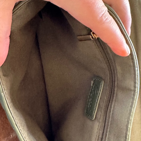 Crossi Purse- Green Chevron Design with Gold Accents - NWOT Shoulder Crossbody. - Picture 13 of 15